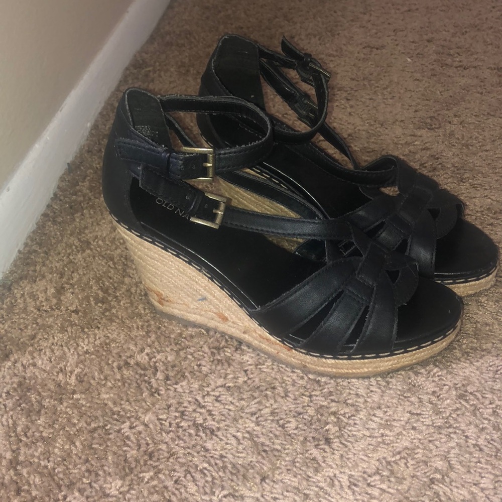 Black wedges
